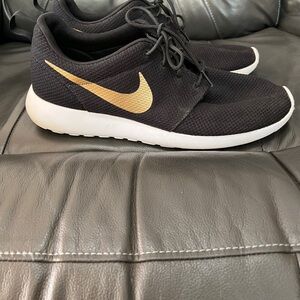 Nike Roshe One ID men’s sneaker